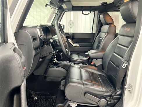 Used 2012 Jeep Wrangler Unlimited Rubicon w/ Connectivity Group image 18