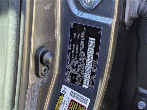 Used 2022 Toyota Highlander XLE image 25