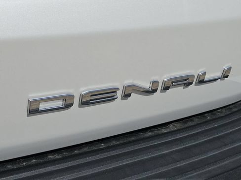 Used 2021 GMC Yukon Denali w/ Denali Premium Package AWD/4WD image 9