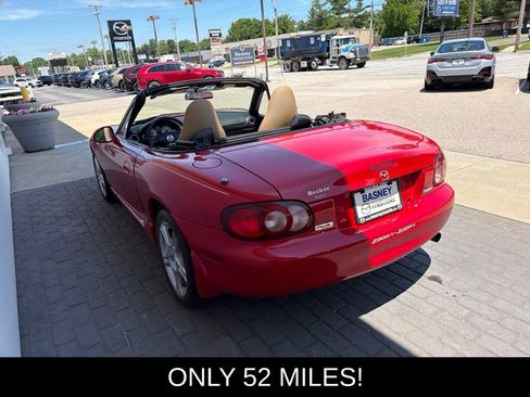 Used 2004 MAZDA MX-5 Miata w/ Convenience Pkg RWD image 6