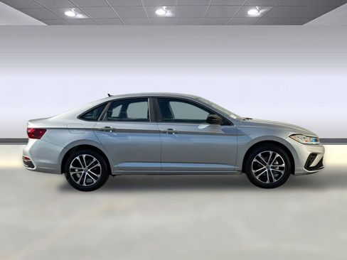 Used 2025 Volkswagen Jetta Sport image 7