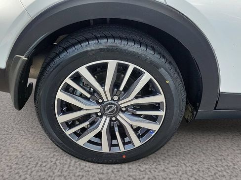 Used 2023 Nissan Kicks SV FWD image 7