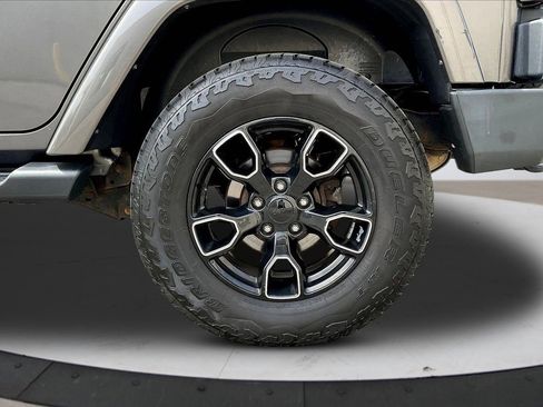 Certified 2018 Jeep Wrangler Unlimited Sahara AWD/4WD image 33