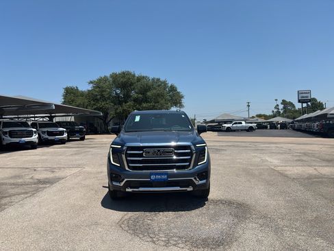 Used 2026 GMC Yukon Elevation w/ Elevation Premium Package AWD/4WD image 2