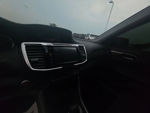 Used 2016 Honda Accord EX image 17