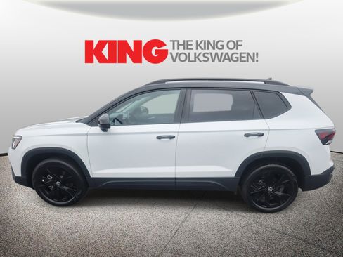 Certified 2025 Volkswagen Taos SE image 8