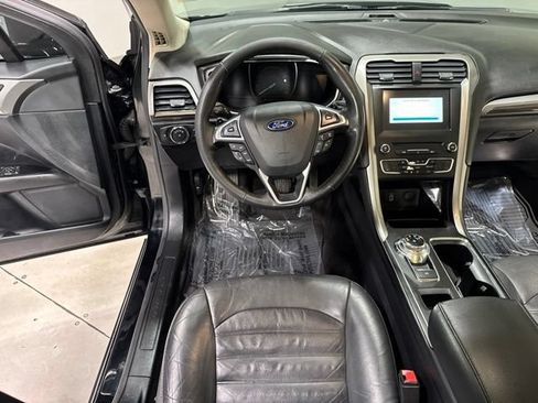 Used 2017 Ford Fusion SE w/ Fusion SE Technology Package AWD/4WD image 15