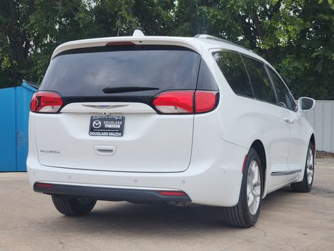 Used 2019 Chrysler Pacifica Touring-L w/ Advanced Safetytec Group FWD image 4