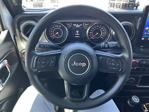 Used 2022 Jeep Wrangler Sport AWD/4WD image 17