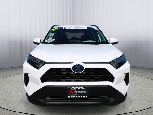 Used 2024 Toyota RAV4 LE AWD/4WD image 3
