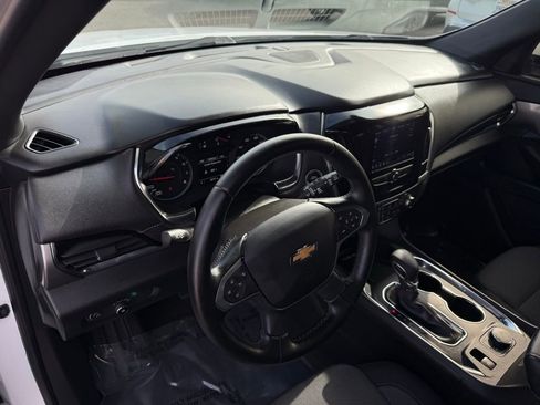 Used 2023 Chevrolet Traverse LT image 18