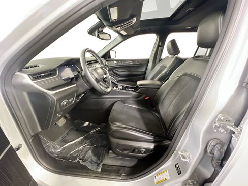 Used 2022 Jeep Grand Cherokee Altitude image 20