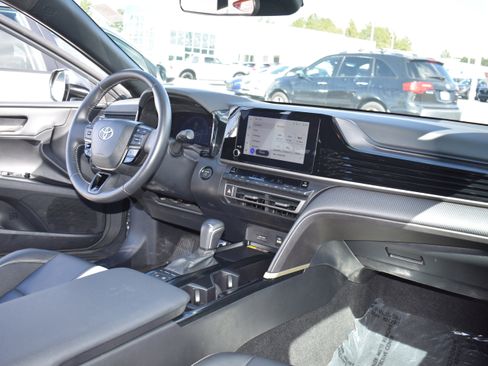 Used 2025 Toyota Camry SE image 27
