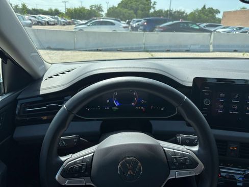 Used 2025 Volkswagen Jetta SE FWD image 35