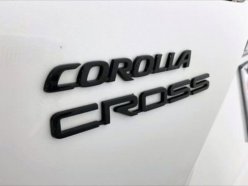 Used 2024 Toyota Corolla Cross LE w/ Moonroof Package image 32