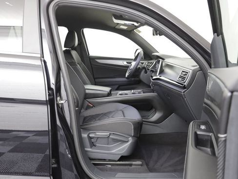 Certified 2024 Volkswagen Atlas Cross Sport SE AWD/4WD image 17