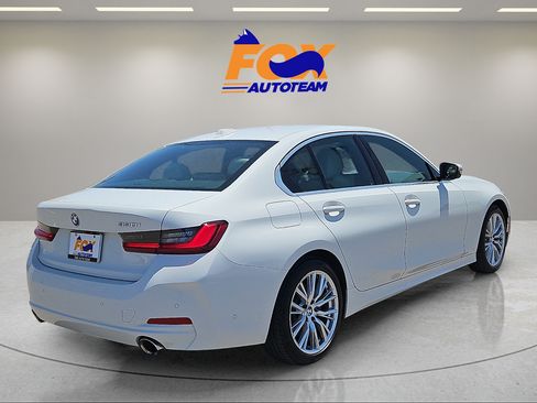 Used 2023 BMW 330i Sedan w/ Premium Package RWD image 4