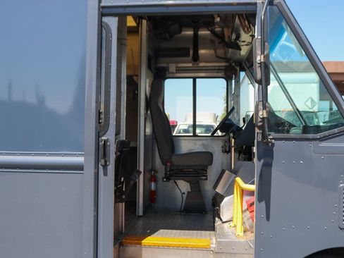 Used 2019 Ford E-450 and Econoline 450 Super Duty RWD image 29
