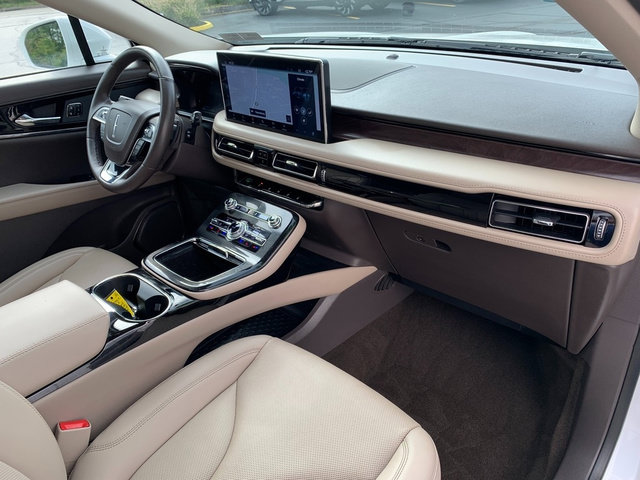 Certified 2023 Lincoln Nautilus Reserve AWD/4WD image 13
