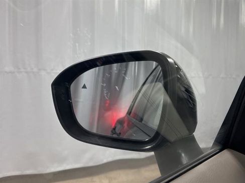 Used 2023 Nissan Rogue SV image 24