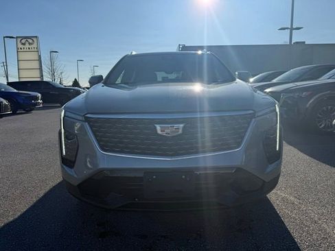 Used 2025 Cadillac XT4 Premium Luxury image 3