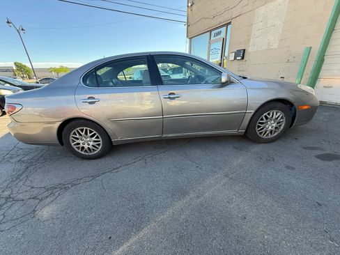Used 2004 Lexus ES 330 FWD image 2