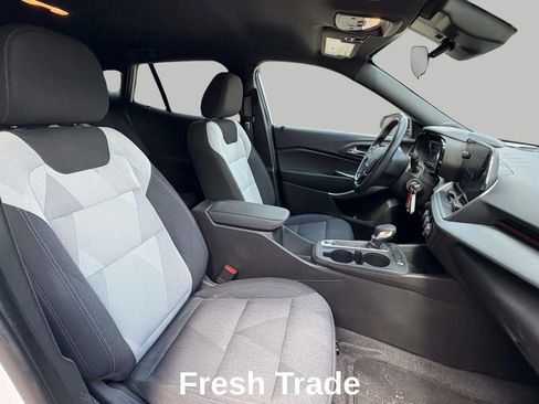 Used 2025 Chevrolet Trax RS w/ Driver Confidence Package FWD image 10