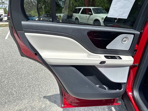 New 2025 Lincoln Aviator Reserve w/ Luxury Package image 13