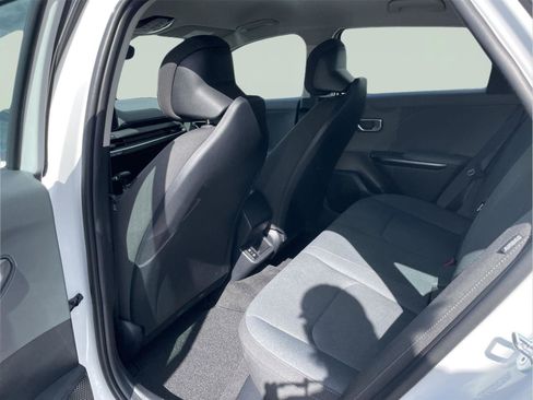 Used 2025 Kia K4 FWD image 13