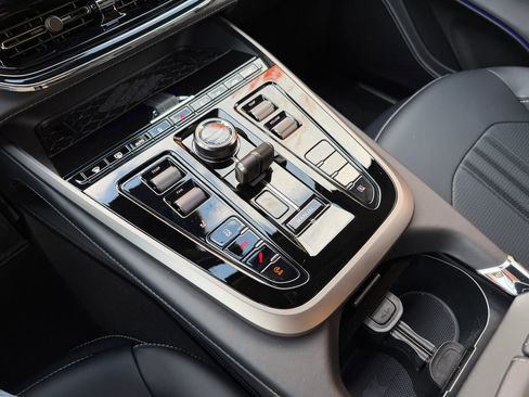 New 2026 Aston Martin DBX 707 image 30