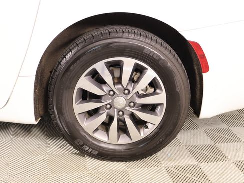 Used 2020 Chrysler Pacifica Touring-L Plus w/ Advanced Safetytec Group FWD image 19