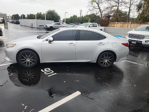 Used 2014 Lexus ES 300h image 2