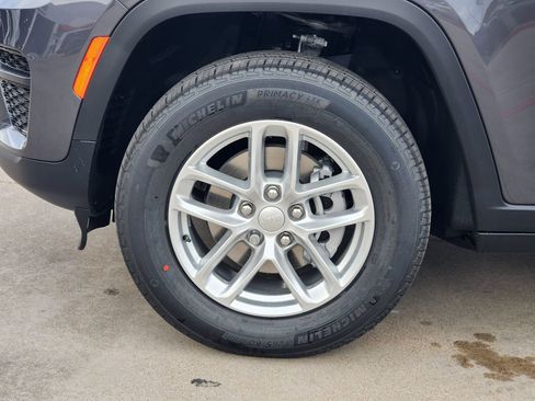 New 2025 Jeep Grand Cherokee Laredo X RWD image 11