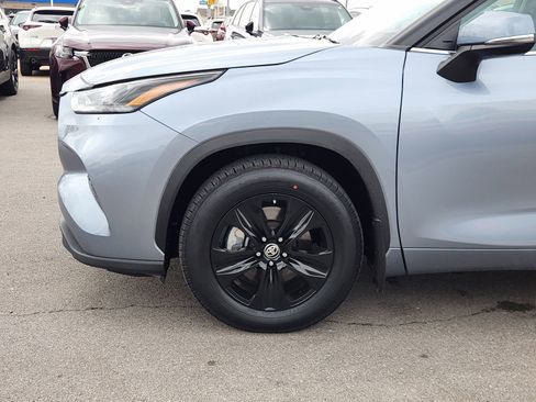 Used 2023 Toyota Highlander XLE FWD image 9