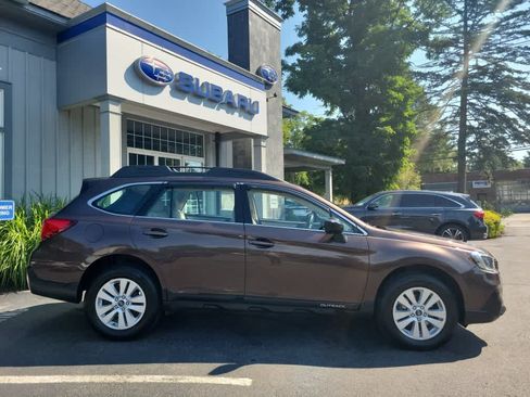Used 2019 Subaru Outback 2.5i AWD/4WD image 2
