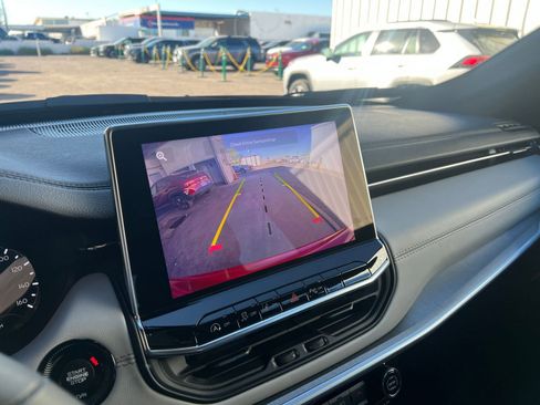 Used 2025 Jeep Compass Limited image 24