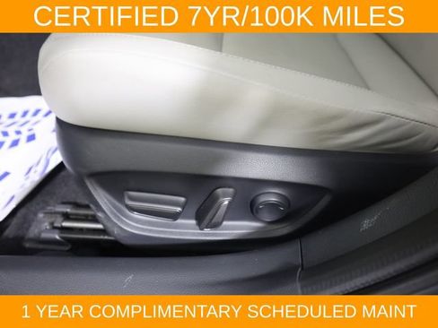 Used 2025 Toyota Prius XLE AWD/4WD image 21