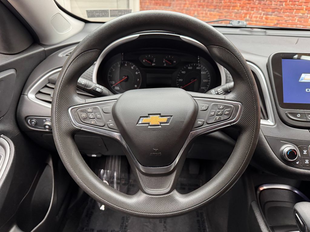 Used 2025 Chevrolet Malibu LT FWD image 13