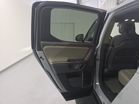 Used 2022 Rivian R1T Adventure AWD/4WD image 17