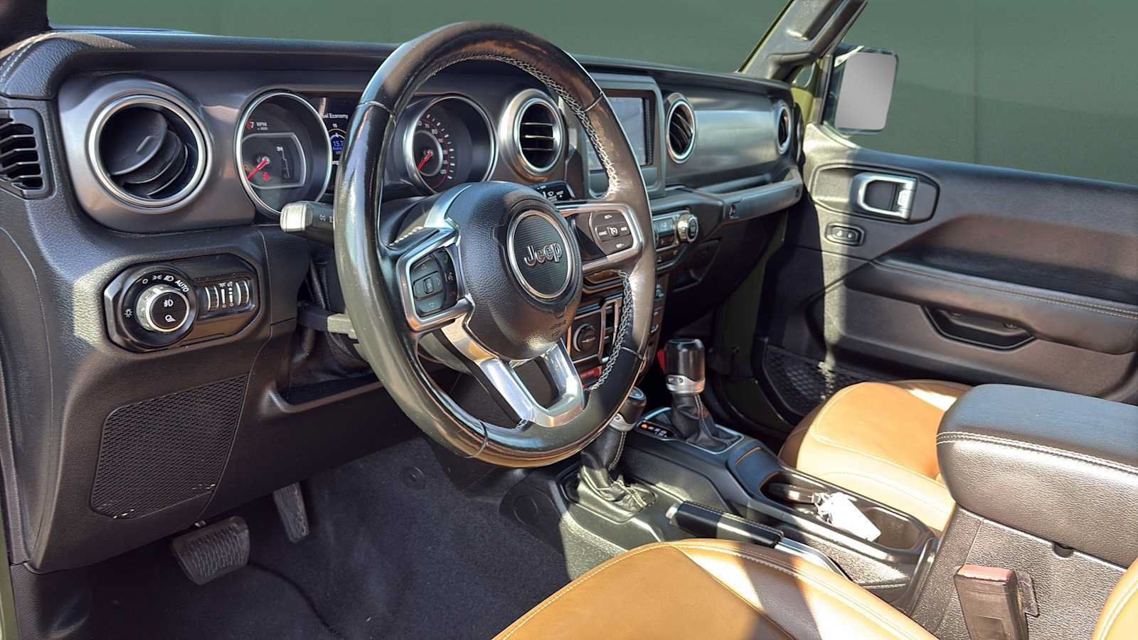Used 2021 Jeep Gladiator Rubicon w/ LED Lighting Group AWD/4WD image 13