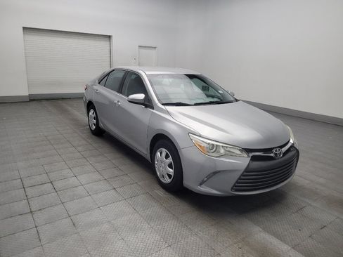 Used 2017 Toyota Camry LE FWD image 13