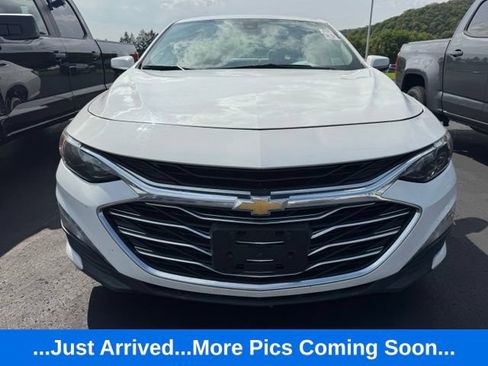 Used 2022 Chevrolet Malibu LT FWD image 2