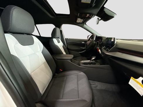 New 2026 Chevrolet Trax RS w/ Sunroof Package FWD image 28