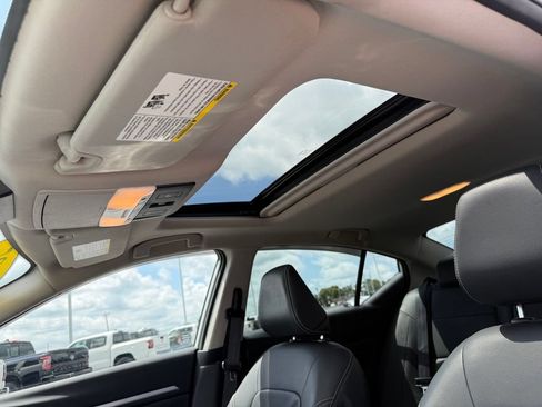 Used 2025 Nissan Altima 2.5 SL FWD image 6