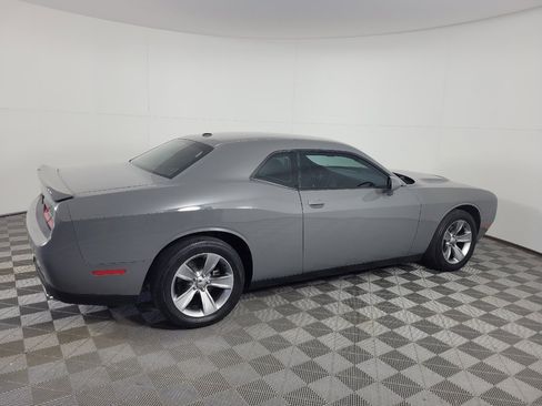 Used 2019 Dodge Challenger SXT RWD image 10