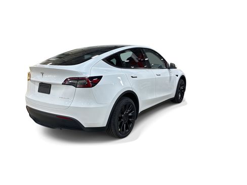 Certified 2023 Tesla Model Y AWD image 6