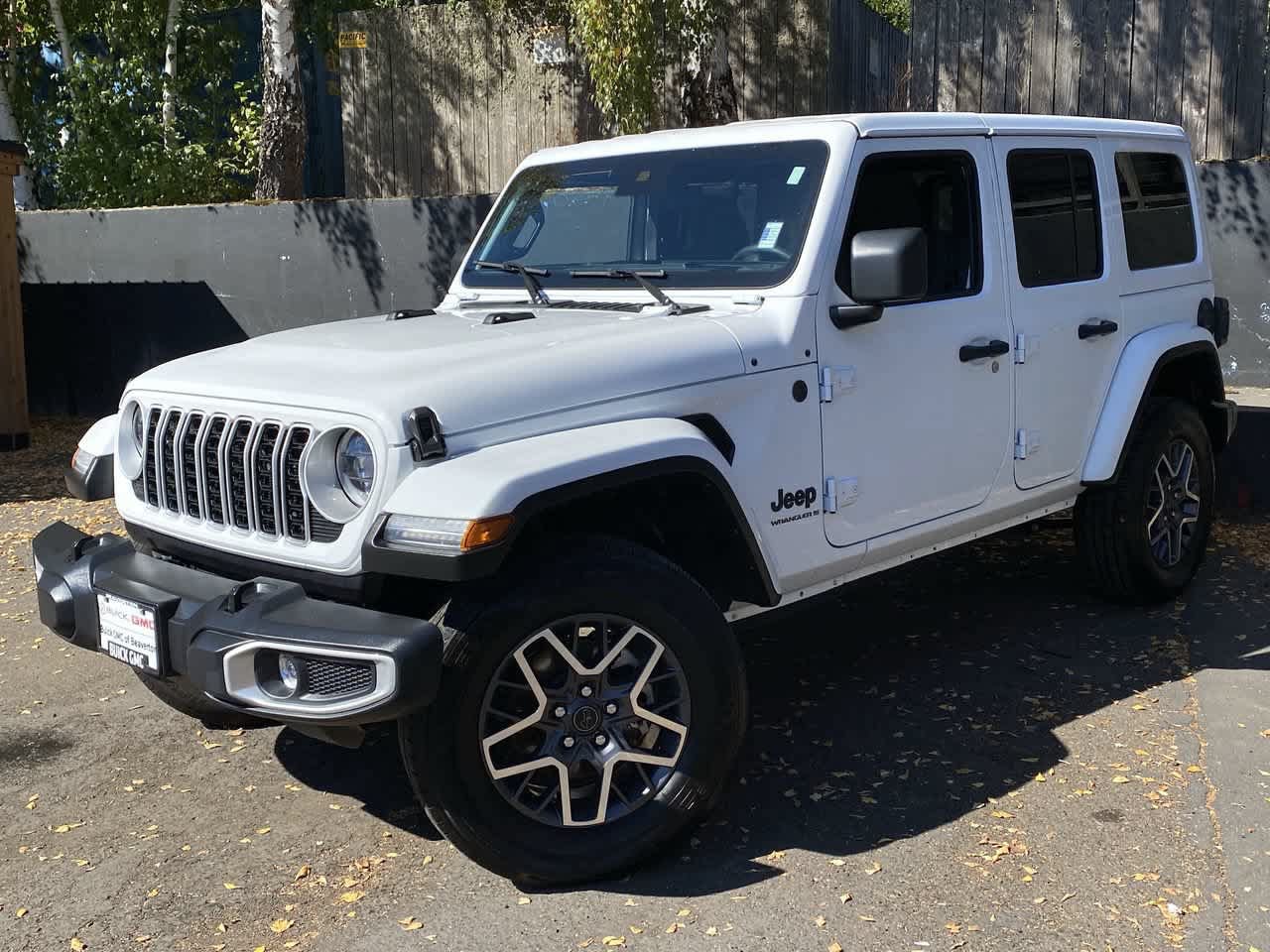 Used 2025 Jeep Wrangler Unlimited Sahara AWD/4WD image 1