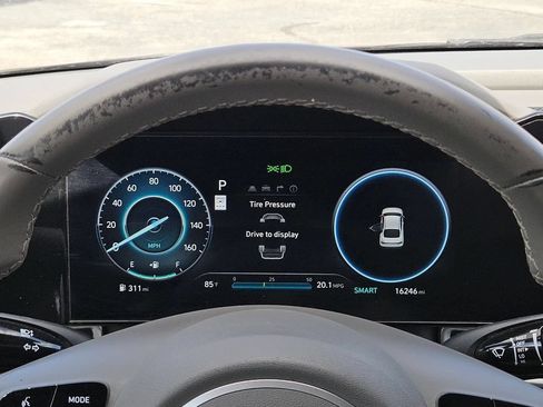 Used 2025 Hyundai Elantra SEL FWD image 25