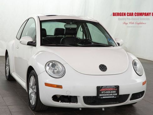Used 2010 Volkswagen Beetle Coupe FWD image 1