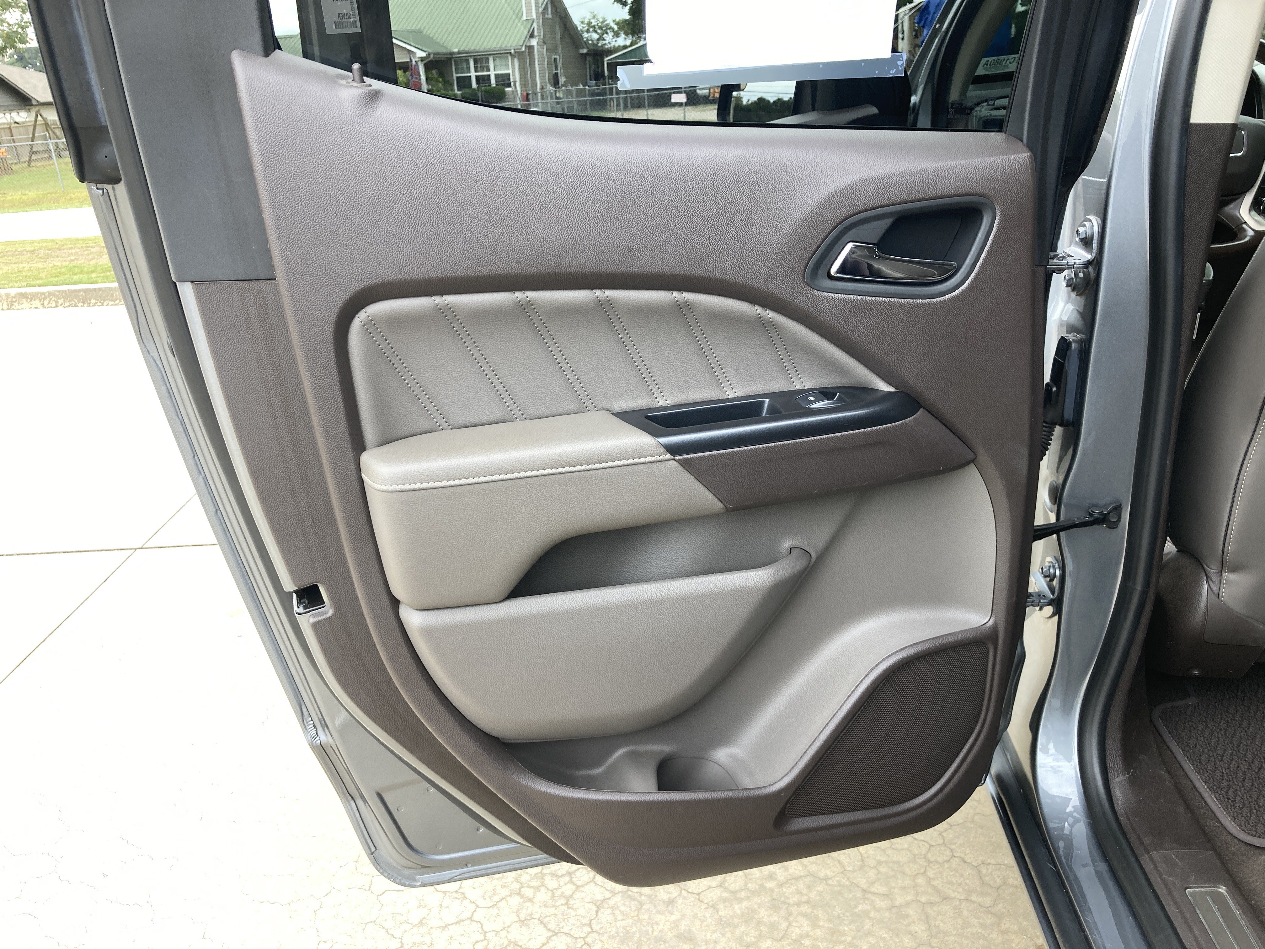 Used 2022 GMC Canyon Denali RWD image 15